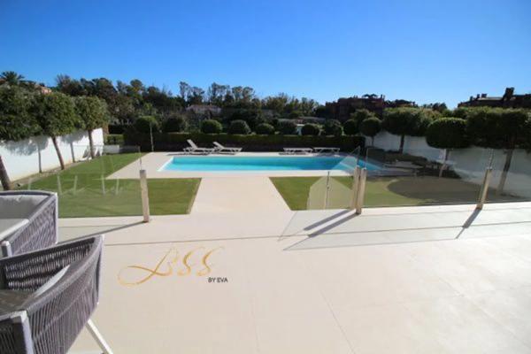 Chalet independiente en venta en  Calle rio guadalmina, 10, Estepona photo 4