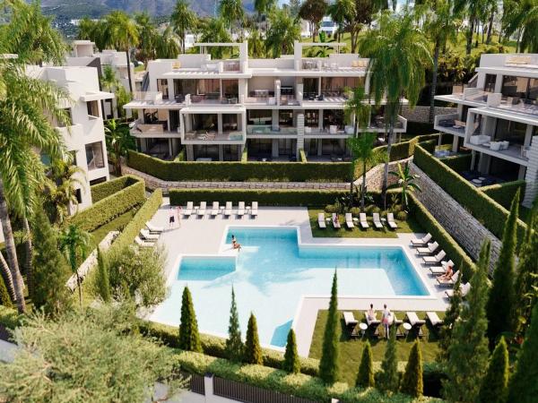 Piso en venta en Barrio Parque Central, Estepona photo 1