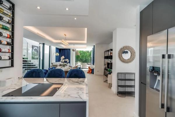 Chalet independiente en venta en  Calle Condado de Huelva, Estepona photo 4