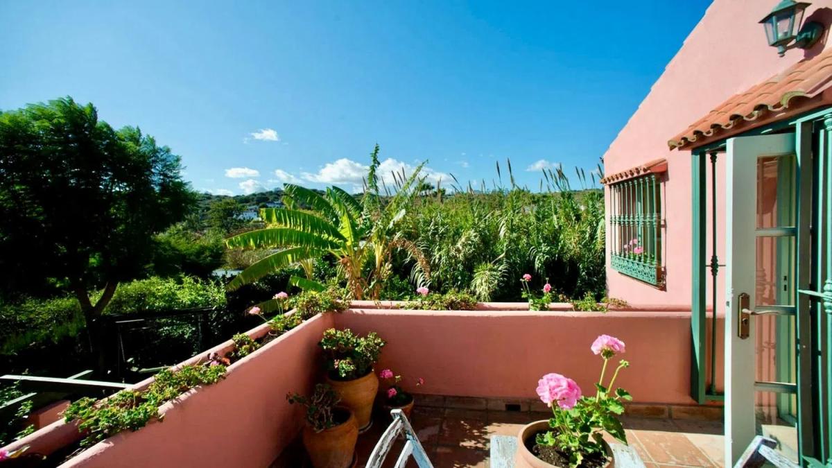 Venta de chalet independiente en Camino Loma los Lirios, Estepona
photo 1