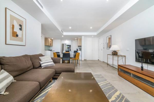 Продажа квартиры в  Calle Islas Caimán, 1 -ZV, Эстепона photo 1