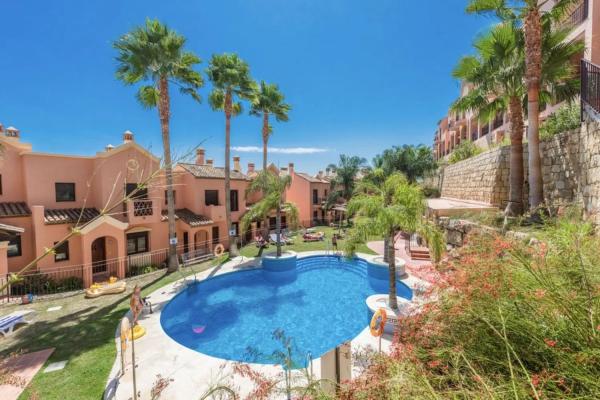 Detached villa for sale in  Urbanizacion Santa Maria, Estepona photo 1