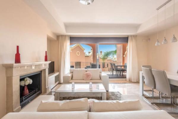 Detached villa for sale in  Urbanizacion Santa Maria, Estepona photo 3