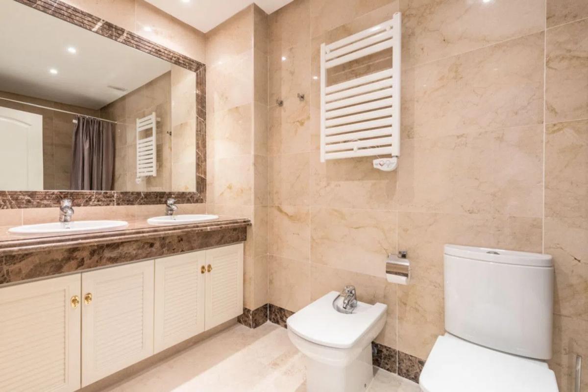 Venta de chalet independiente en Urbanizacion Santa Maria, Estepona
photo 5