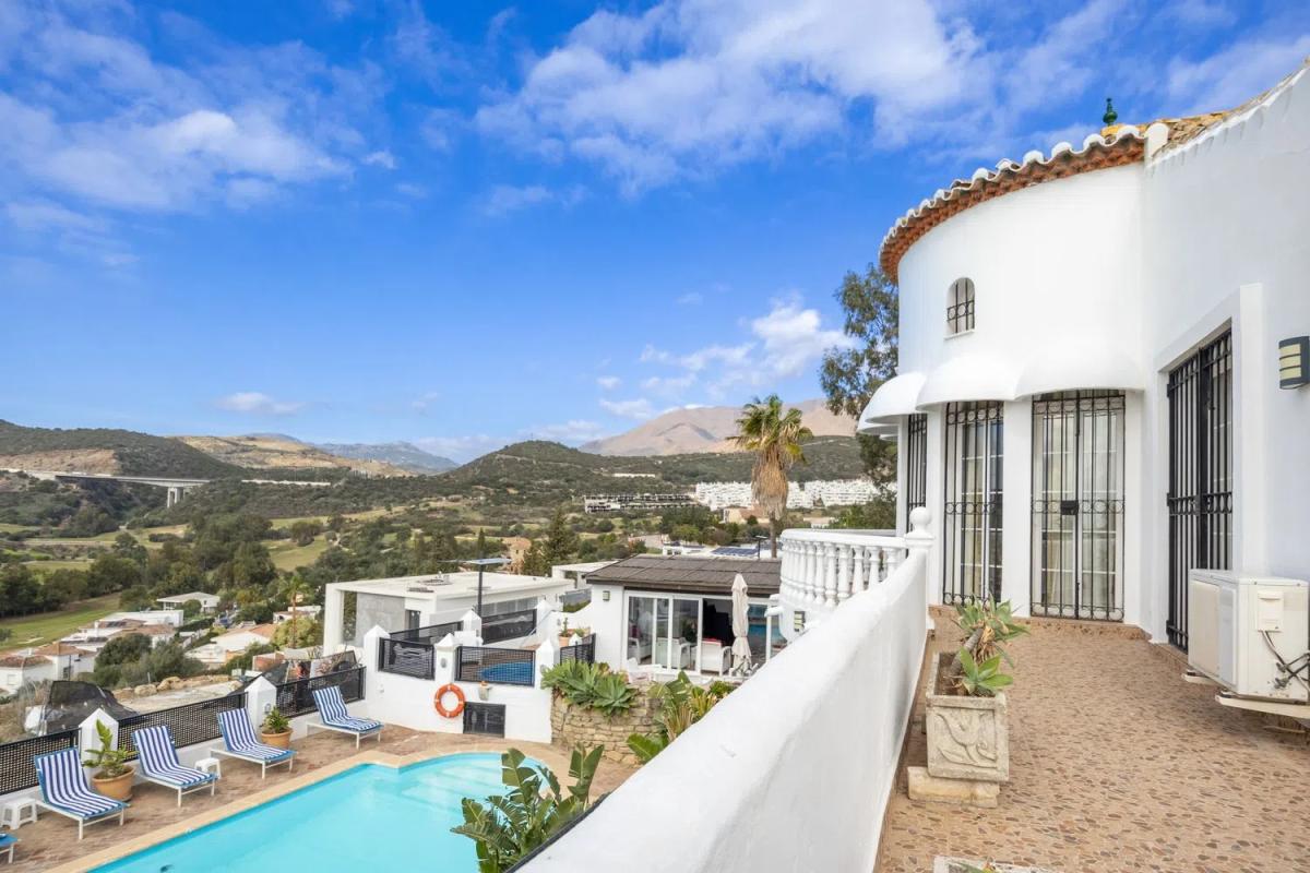 Sprzedaż niezależnego domku jednorodzinnego w  Calle Nicaragua, 38 A, Estepona photo 2