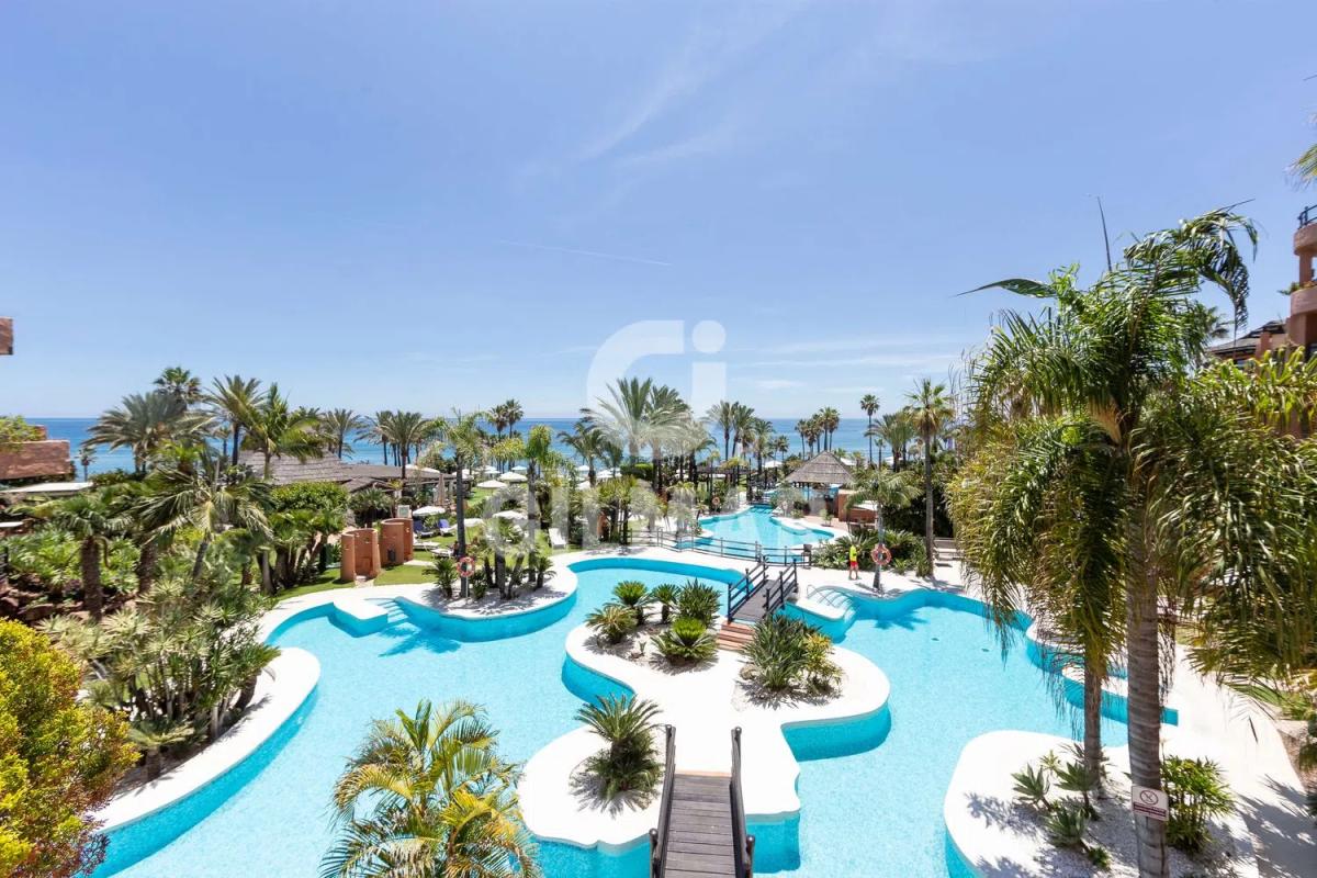 Venta de piso en Calle Atlántico, Estepona
photo 1