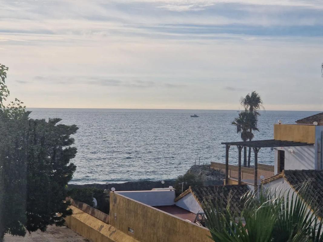 Sprzedaż niezależnego domku jednorodzinnego w Calle Paraguay, 36, Estepona photo 1