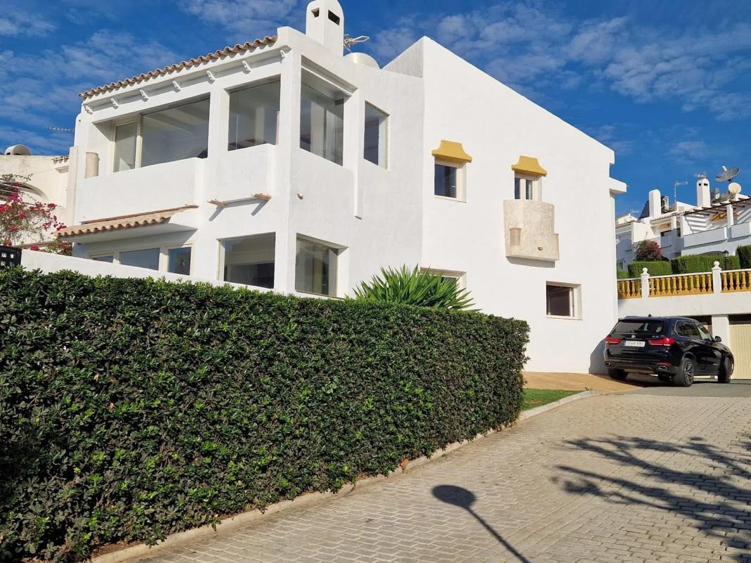 Sprzedaż niezależnego domku jednorodzinnego w  Calle Paraguay, 36, Estepona photo 2
