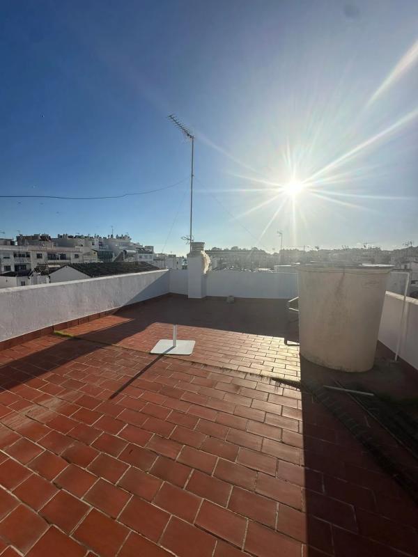 Venta de chalet independiente en Calle Genalguacil, Estepona
photo 1