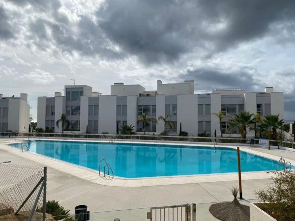 Chalet independiente en venta en Calle Islas Bermudas, 6, Estepona photo 1
