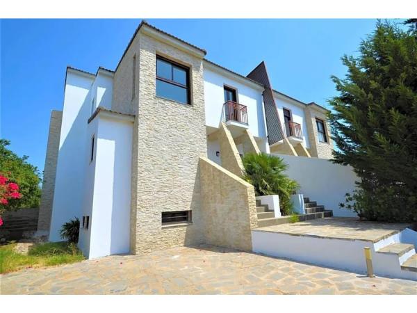 Detached villa for sale in Calle Flaminio, Estepona thumbnail 1