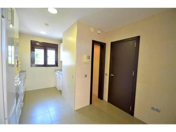 Detached villa for sale in Calle Flaminio, Estepona thumbnail 2