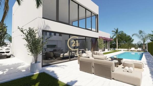 Detached villa for sale in Calle Guatemala, Estepona thumbnail 1