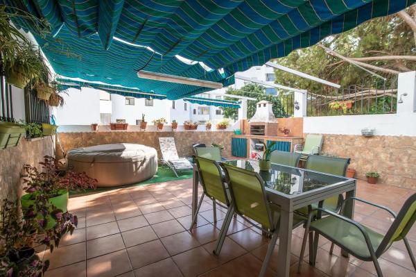 Apartment for sale in Barrio Zona Calvario, Estepona thumbnail 1