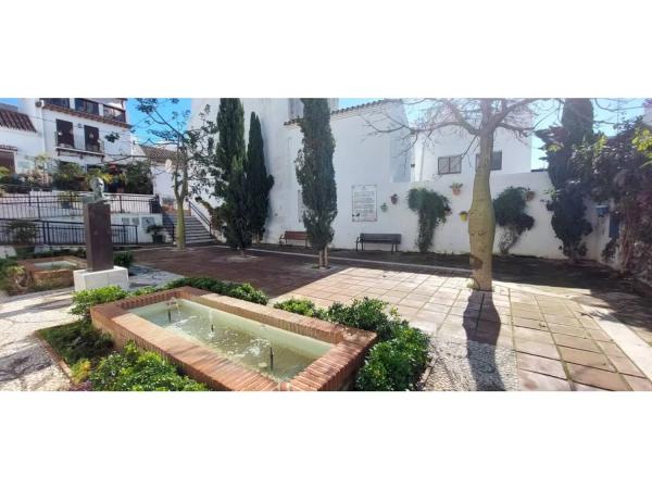 Detached villa for sale in Barrio Centro, Estepona thumbnail 1