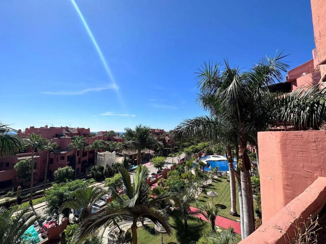 Sale of apartment in Calle Reino Nazari, 22, Estepona
photo 1