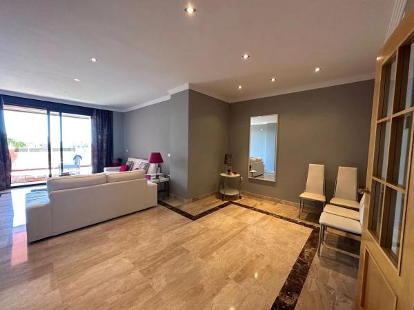 Продажа квартиры в Calle Reino Nazari, 22, Эстепона thumbnail 1