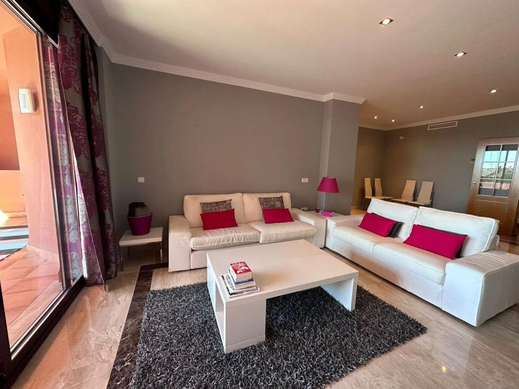 Sale of apartment in Calle Reino Nazari, 22, Estepona
photo 4