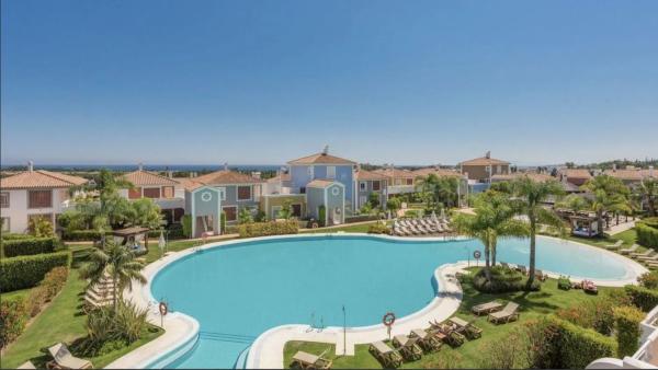 Wolnostojąca willa na sprzedaż w  Calle Roberto Montanari, Estepona photo 2