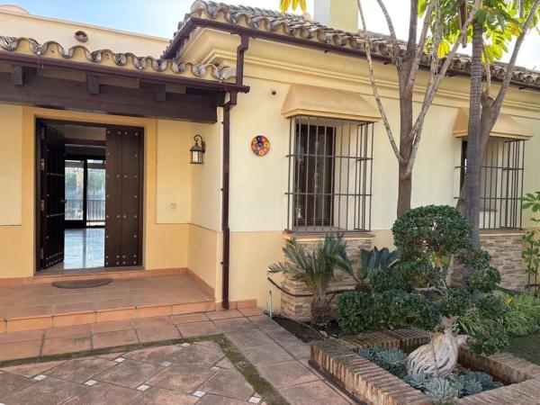 Chalet independiente en venta en  Barrio Paraiso-Barronal, Estepona photo 2