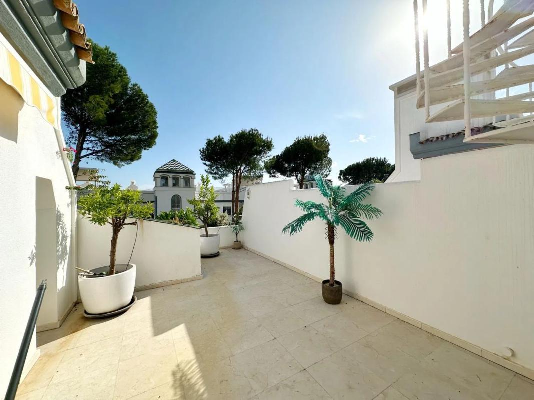 Venta de ático en Via del Mediterráneo, Estepona photo 2