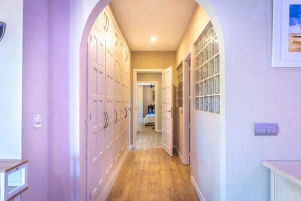 Detached villa for sale in Calle Viena, Estepona thumbnail 2