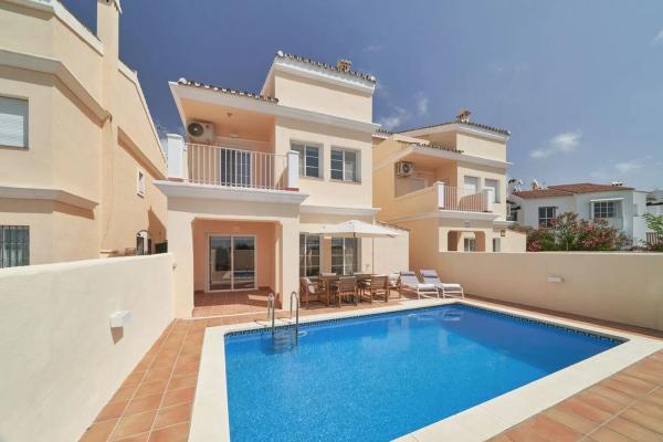 Chalet independiente en venta en Calle Esparragal, Estepona photo 1