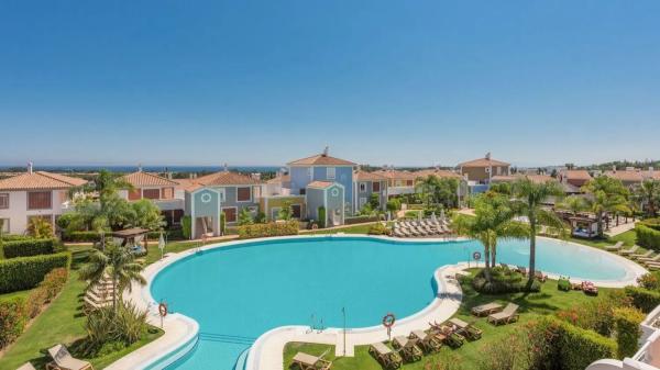 Chalet independiente en venta en  Calle QUINTANA, Estepona photo 2