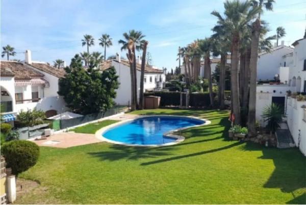 Detached villa for sale in  Barrio Bel-Air, Estepona photo 2