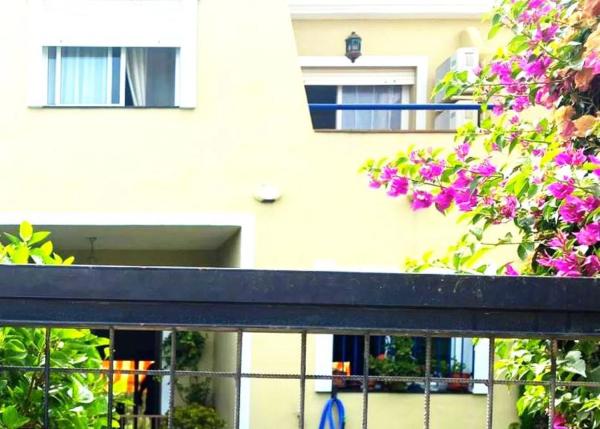 Chalet independiente en venta en Calle del Rubí, Estepona thumbnail 1