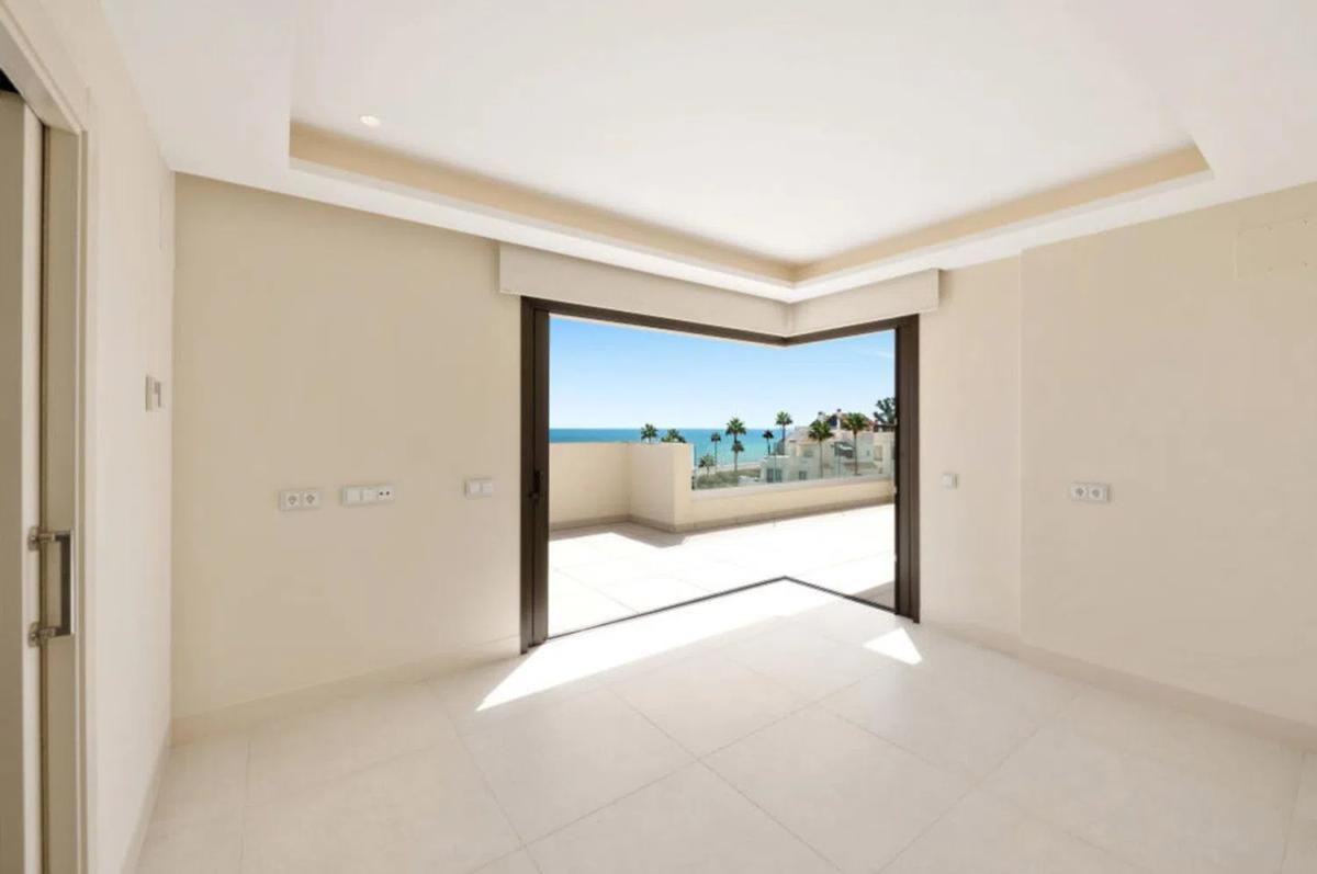 Sprzedaż poddasza w Barrio El Velerín, Estepona photo 5