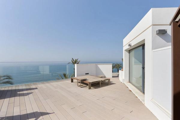 Detached villa for sale in  Urbanizacion Playa de Guadalobon, Estepona photo 1