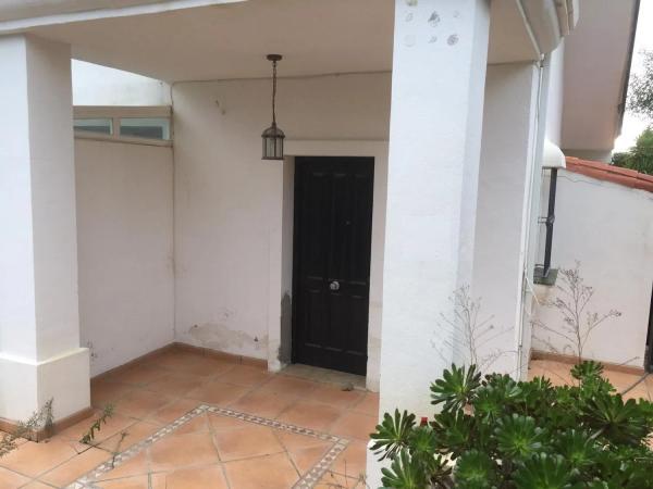 Detached villa for sale in Calle DEL ARTE, Estepona thumbnail 1