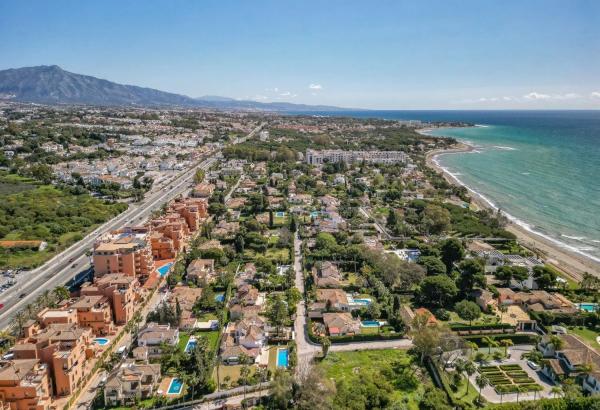 Продажа квартиры в Barrio Paraiso-Barronal, Эстепона photo 1