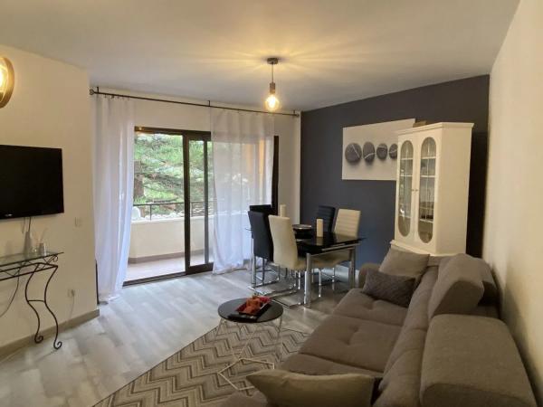 Piso en venta en Calle Aguamarina, Estepona photo 1