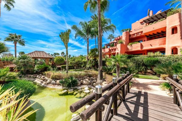 Piso en venta en  Barrio Guadalmansa, Estepona photo 1