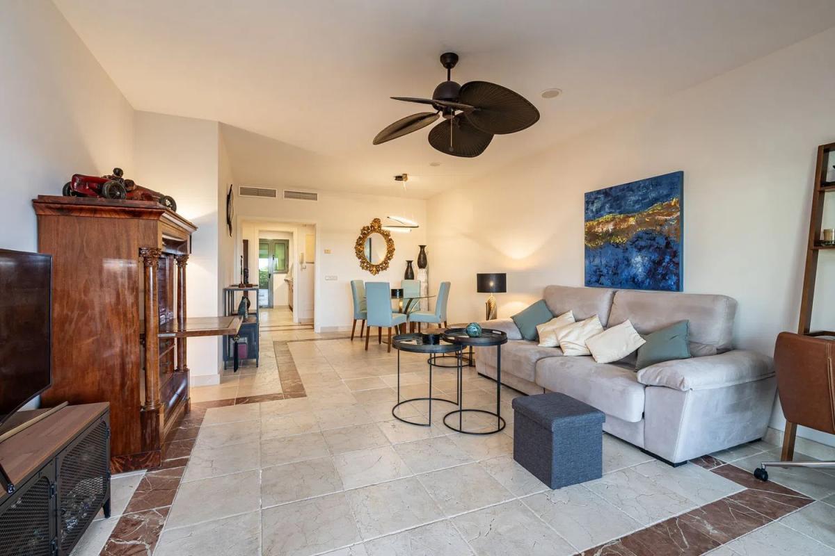 Venta de piso en Barrio Benatalaya, Estepona
 photo 2