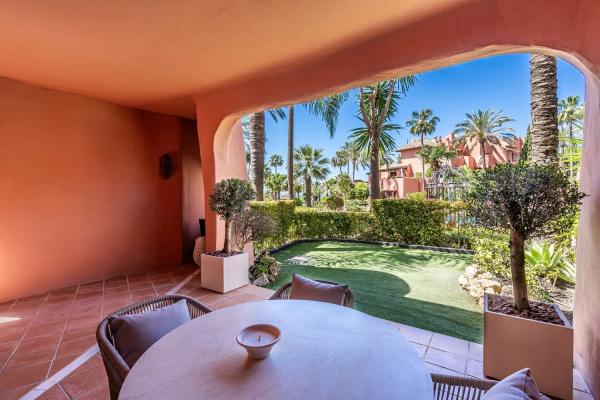 Piso en venta en  Barrio Guadalmansa, Estepona photo 1