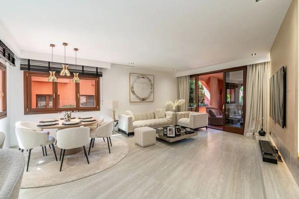 Piso en venta en  Barrio Guadalmansa, Estepona photo 2