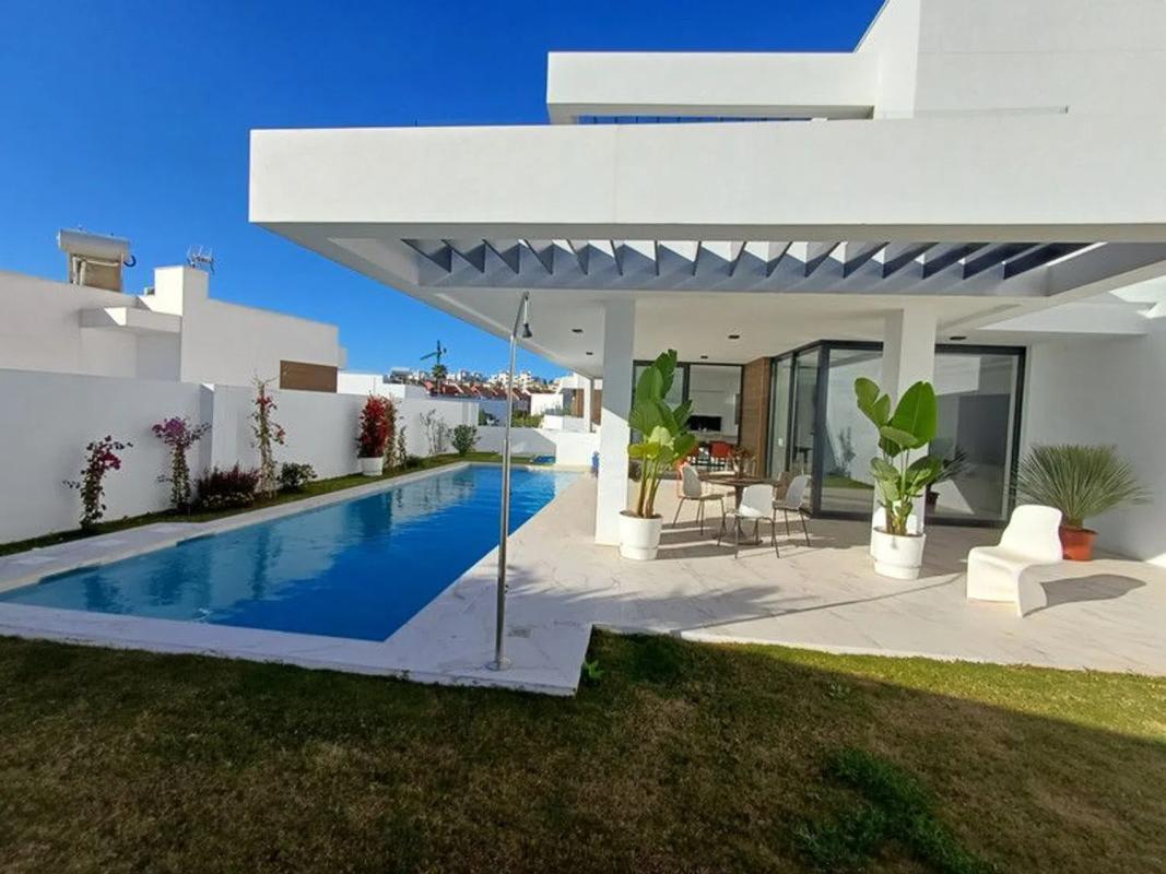 Продажа отдельного шале в  Estepona, Эстепона photo 2