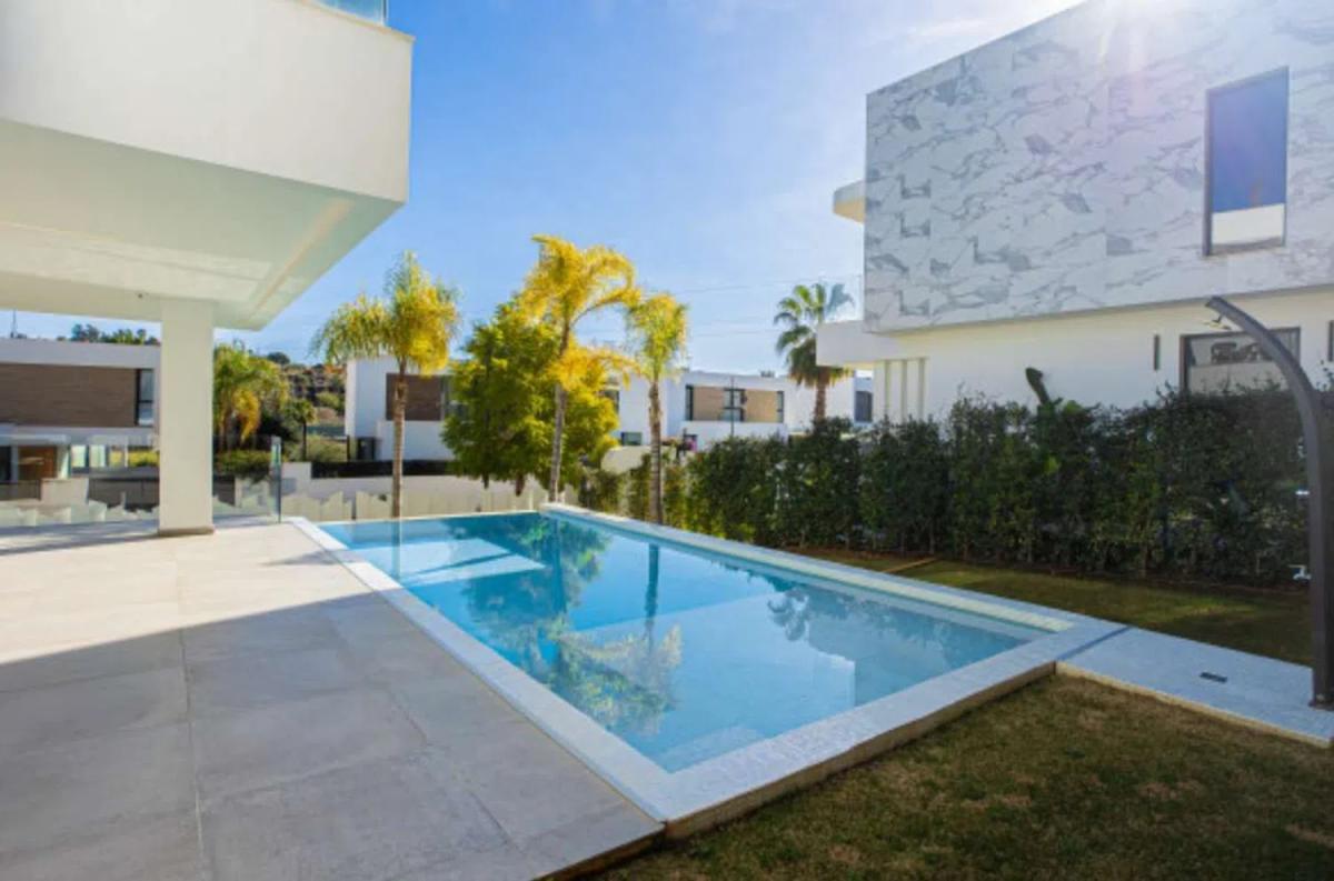 Venta de chalet independiente en Calle del Priorato, Estepona
 photo 2