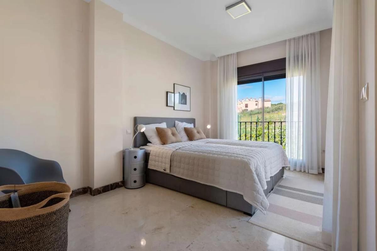 Sprzedaż niezależnego domku jednorodzinnego w  Calle Mencia Calderon, Estepona photo 3