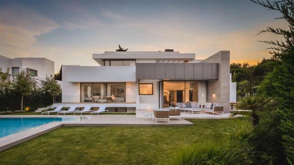 Chalet independiente en venta en  Calle Vista Mar, Estepona photo 1