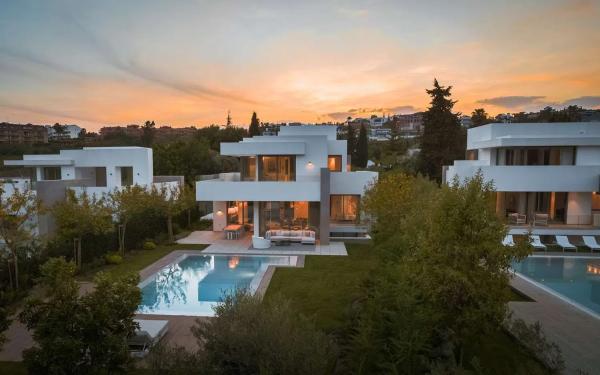 Chalet independiente en venta en Calle Vista Mar, Estepona thumbnail 1