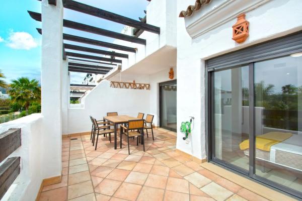 Mieszkanie na sprzedaż w Avenida de la Resina, Estepona photo 1