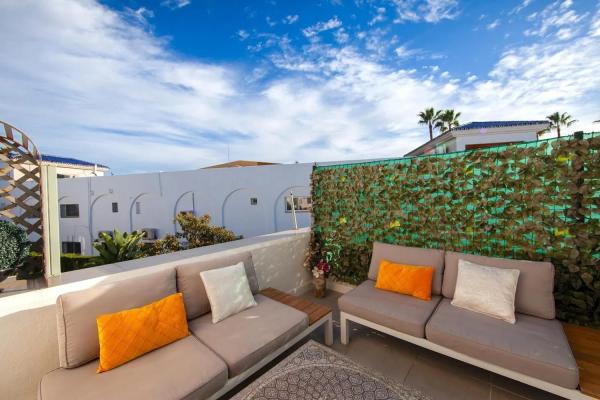 Chalet independiente en venta en Camino de Cortes, 1, Estepona photo 1