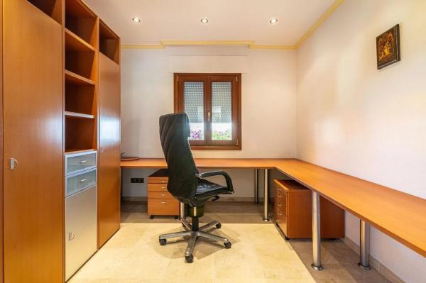 Chalet independiente en venta en Cancelada, 10, Estepona thumbnail 2