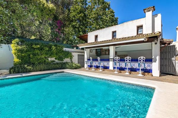 Chalet independiente en venta en  Cancelada, 10, Estepona photo 4