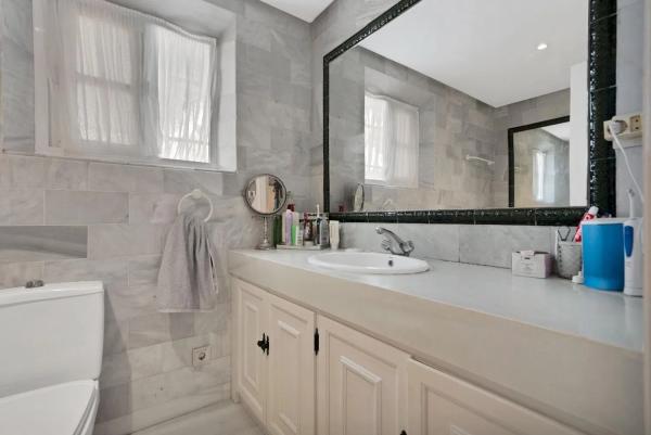 Chalet independiente en venta en  Calle Azahar, 52, Estepona photo 3