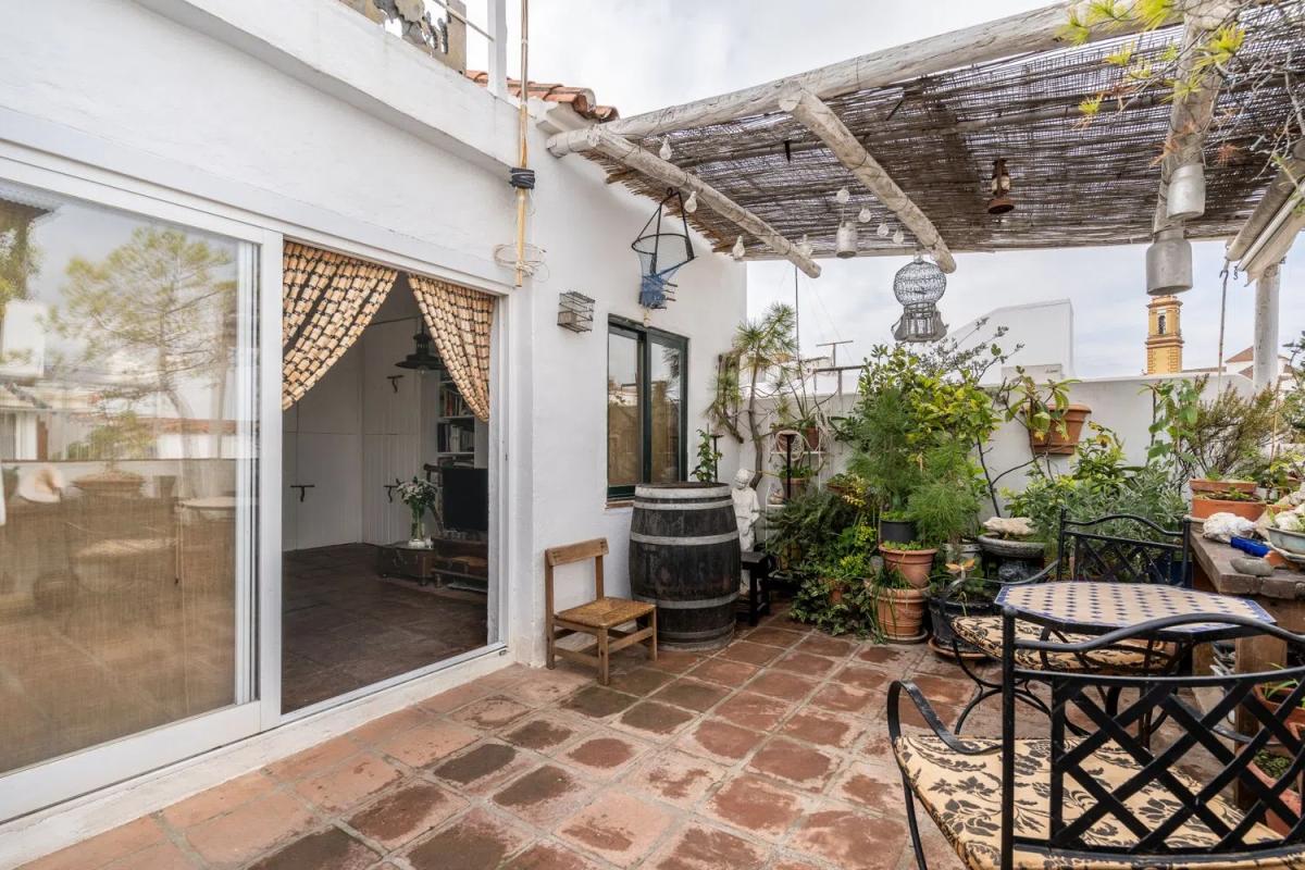 Sale of independent chalet in Barrio Centro, Estepona
photo 2